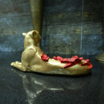 Gold Resin Flowers on Cheetah Sculpture | Decoro.pk